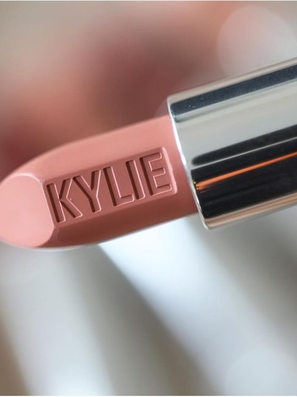 Kylie Cosmetics Crème Brulee— Nude Pink
